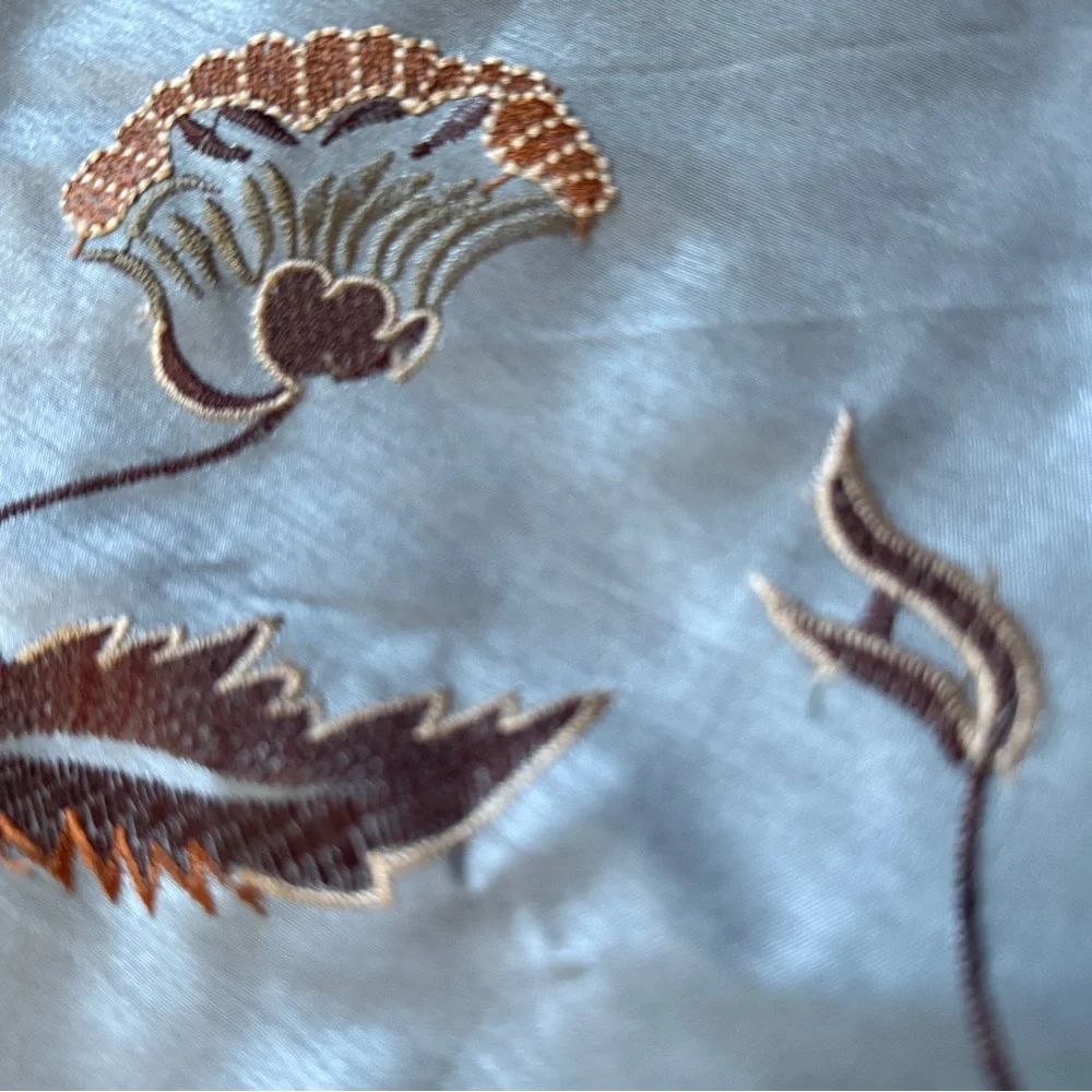 Target set embroidered